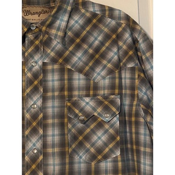 Men's Pearl Snap Button Western Shirt by Wrangler - Picture 2 of 5